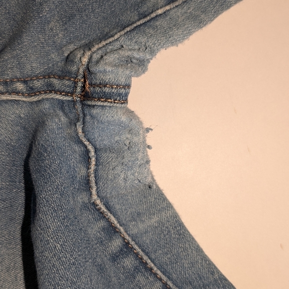 VERY USED AMERICAN EAGLE DISTRESSED LIGHT BLUE REGULAR JEAN SIZE 12 - Picture 6 of 7